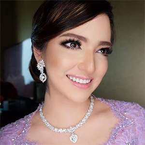 Biasa Tampil Glamor, Begini Penampilan Nia Ramadhani Natural