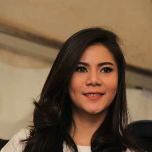 Astaga! Cynthia Ramlan Nyaris Terlindas Mobil Saat Syuting