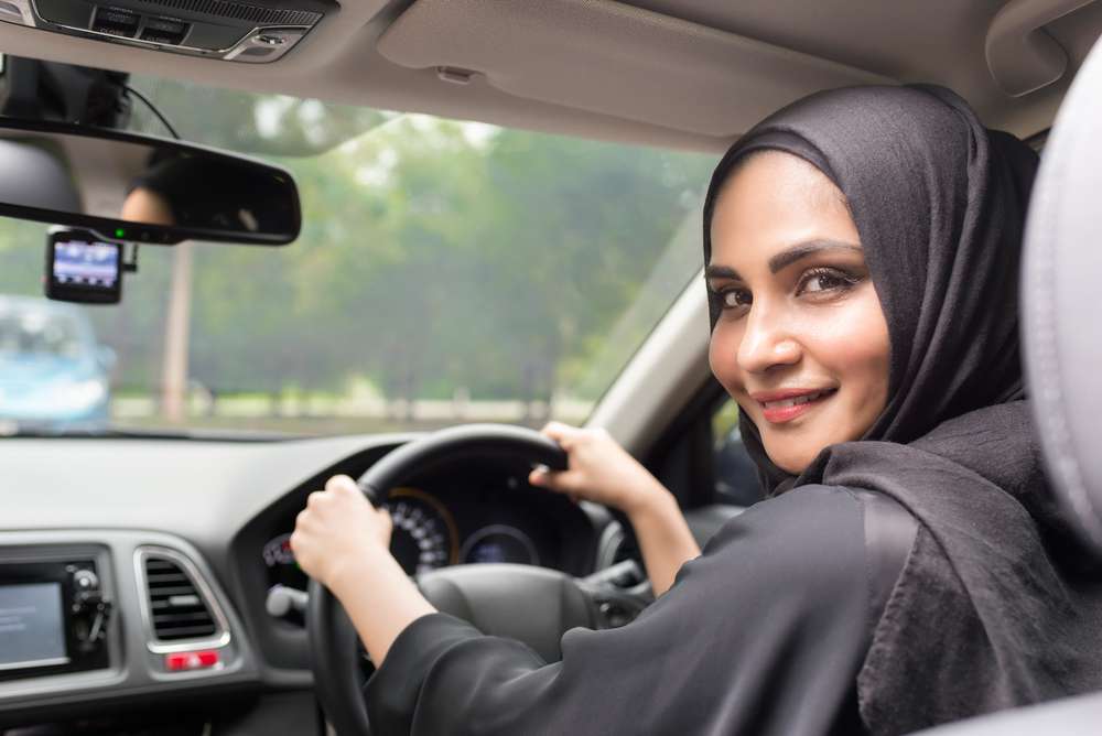 Bahagia, Wanita Saudi Dibolehkan Menyetir Mobil Mulai 2018
