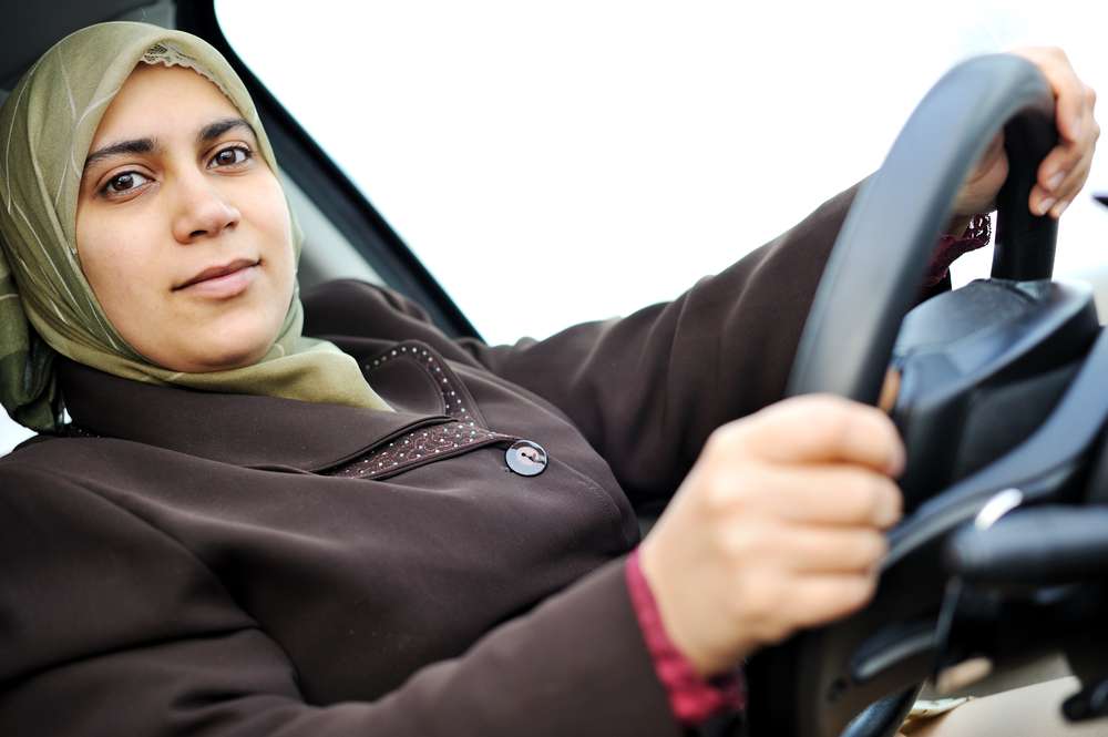 Bahagia, Wanita Saudi Dibolehkan Menyetir Mobil Mulai 2018