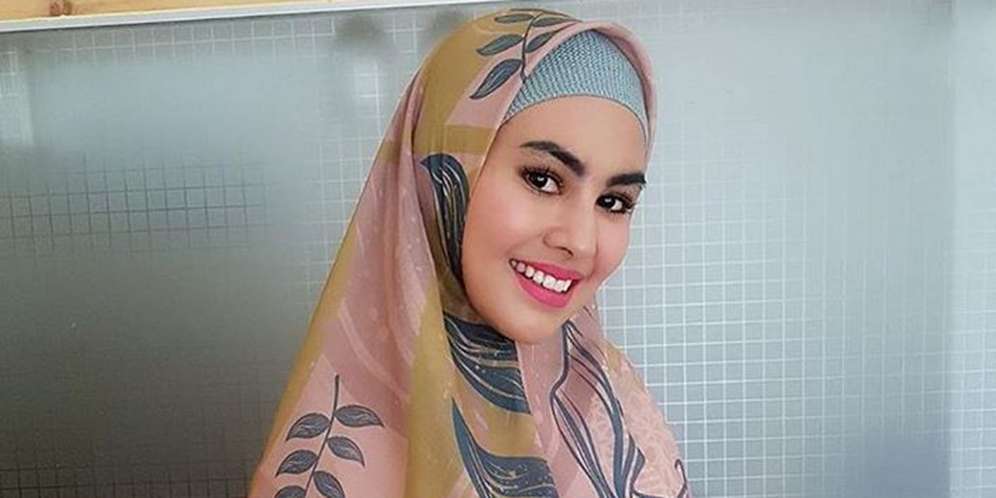 Tabrak Mobil Orang, Kartika Putri Malah Bersyukur