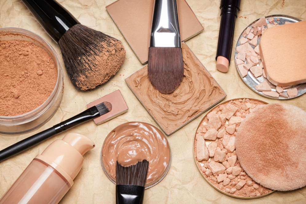 Cara Tepat Pilih Warna Concealer untuk Tutupi Kantung Mata