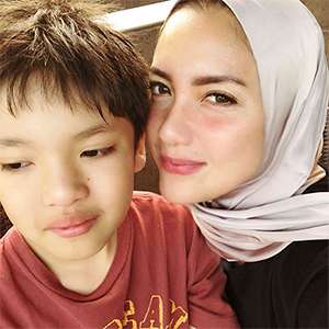 Gaya Hijab Simple ala Tia Ivanka Gaya Hijab Simple ala Tia Ivanka