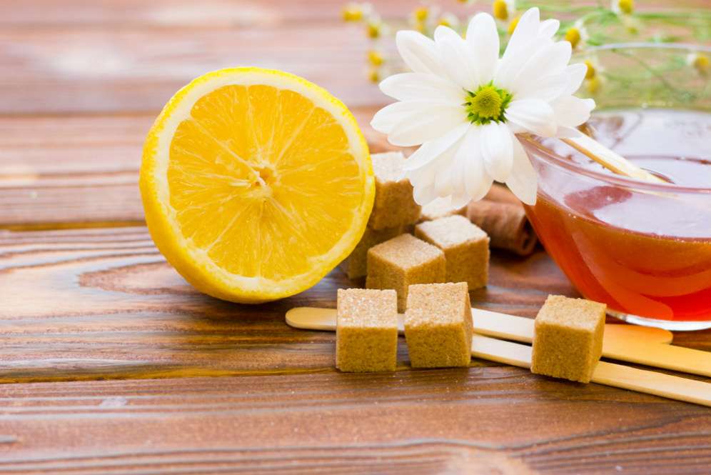 Atasi Semua Masalah Kulit dengan Racikan Madu dan Lemon