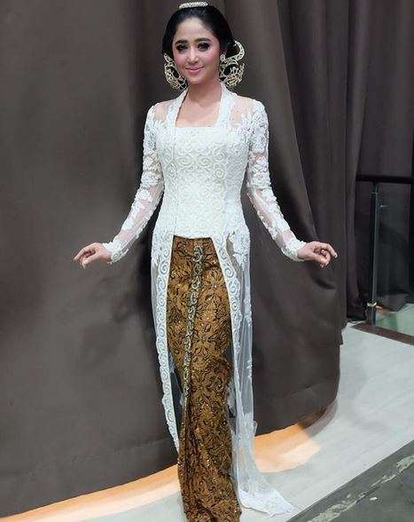 Dewi Perssik