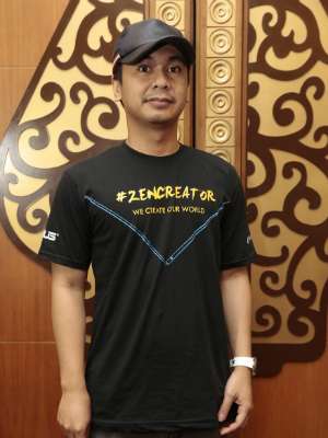 Raditya Dika Unggah Foto Ini, Netizen Salfok Sosok Mengerikan!