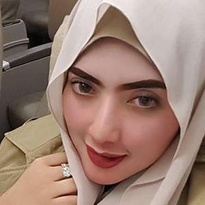 Yulia Mochamad, Istri Ketiga Opick yang Cantik dan Modis
