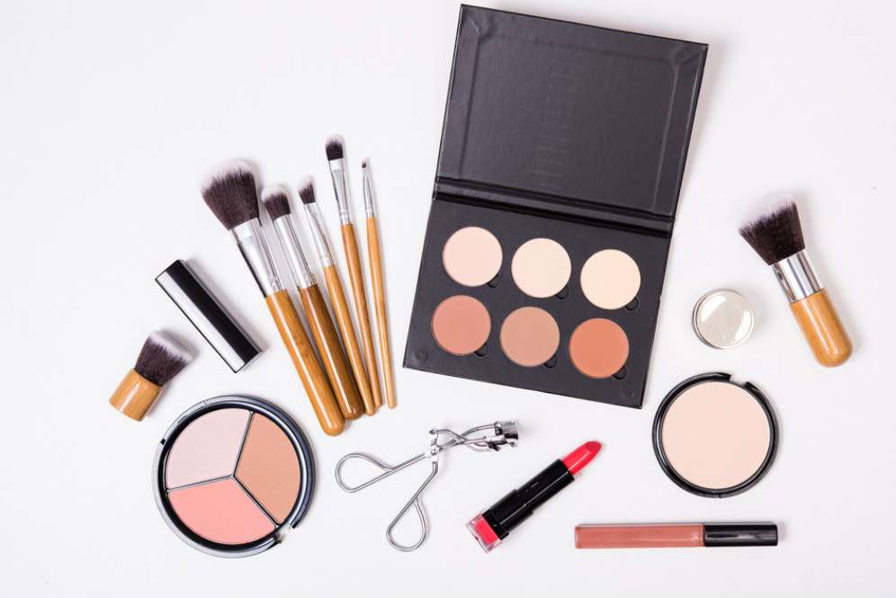 Tips Pilih Concealer Terbaik untuk Samarkan Kantung Mata