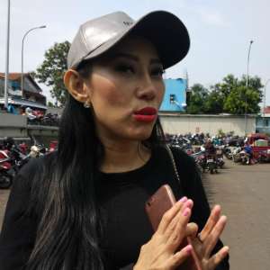 Dewi Sanca Iklas Hamil Ditinggal Kekasih Tapi... Dewi Sanca Iklas Hamil Ditinggal Kekasih Tapi...
