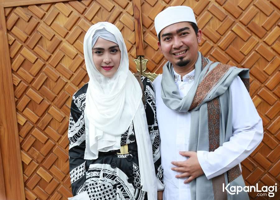 Ustaz Solmed dan istri