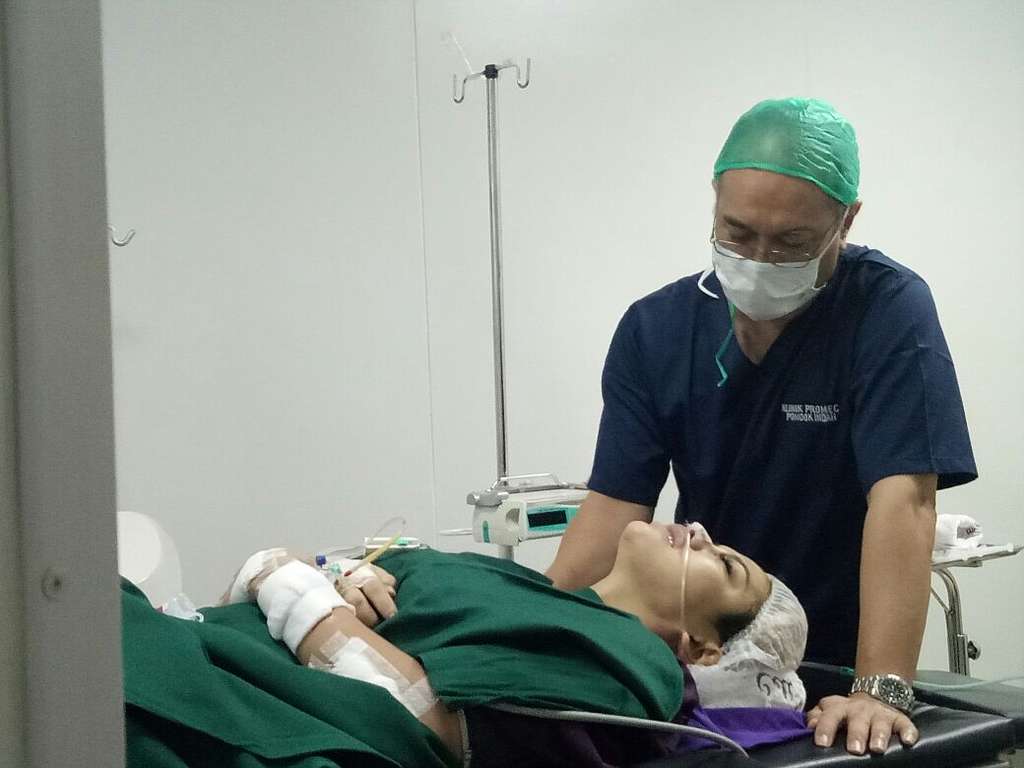 Demi Dipo Latief, Nikita Mirzani Jalani Operasi Organ Intim