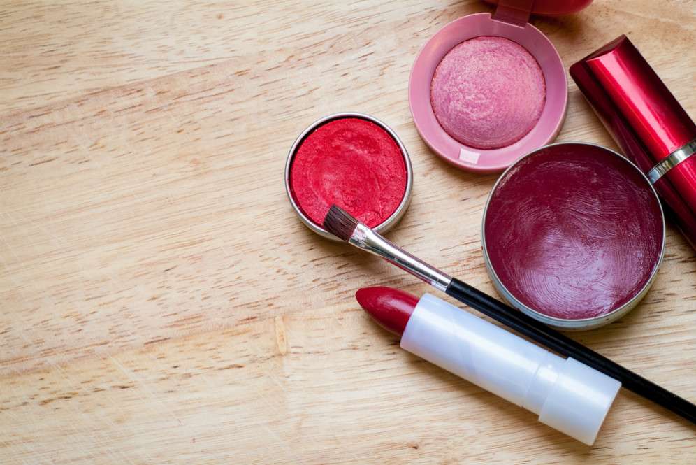 Cegah Bibir Kering dengan Lip Balm Unik Berwarna Pink
