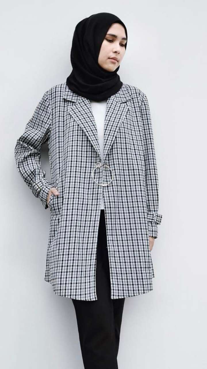 Investasi `Plaid Blazer` Buat 3 Look Style Ramadan