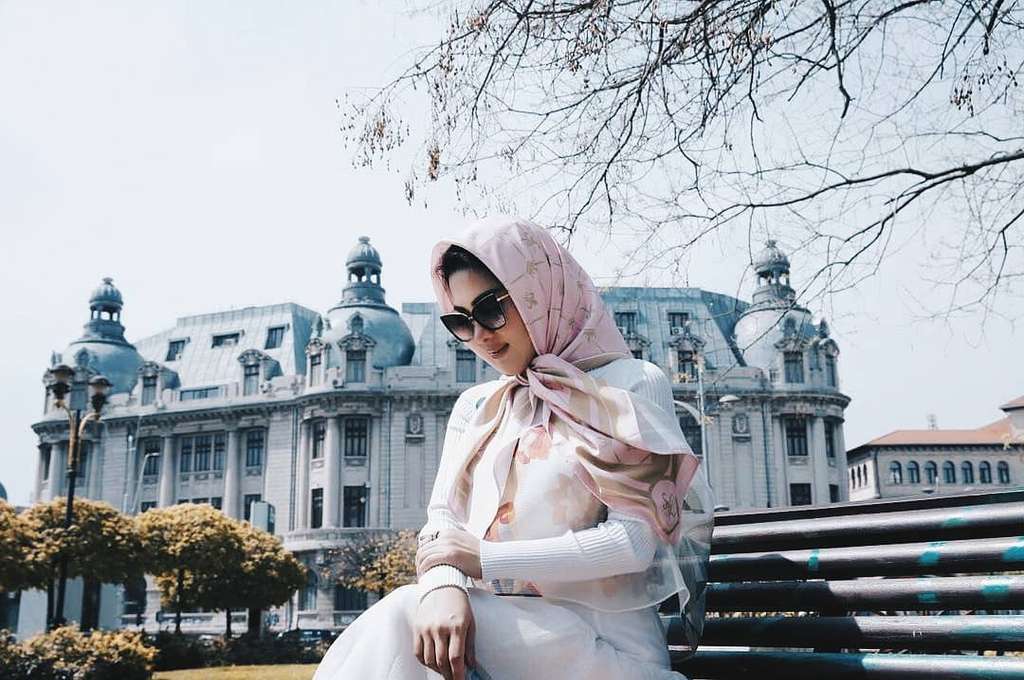 Syahrini Luncurkan brand Hijab