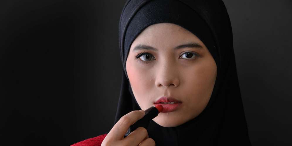 5 Tips Memakai Lipstik Matte Agar Hasil Lebih Sempurna
