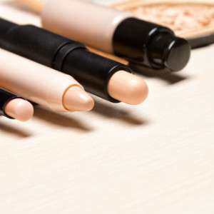 Cara Memilih dan Menerapkan Concealer untuk Tampilan Sempurna