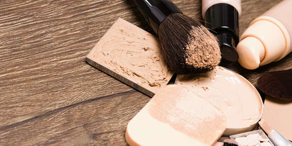 Buat Pori-Pori Jadi Sehalus Boneka dengan 4 Produk Makeup Ini