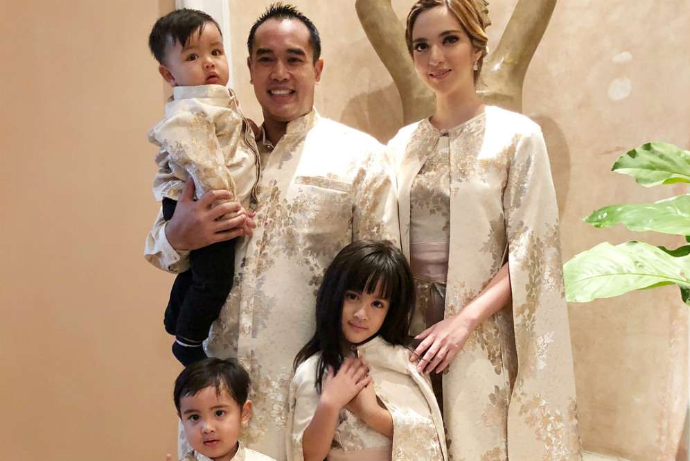 Tengok Pose Imut 3 Anak Nia Ramadhani dan Ardi Bakrie