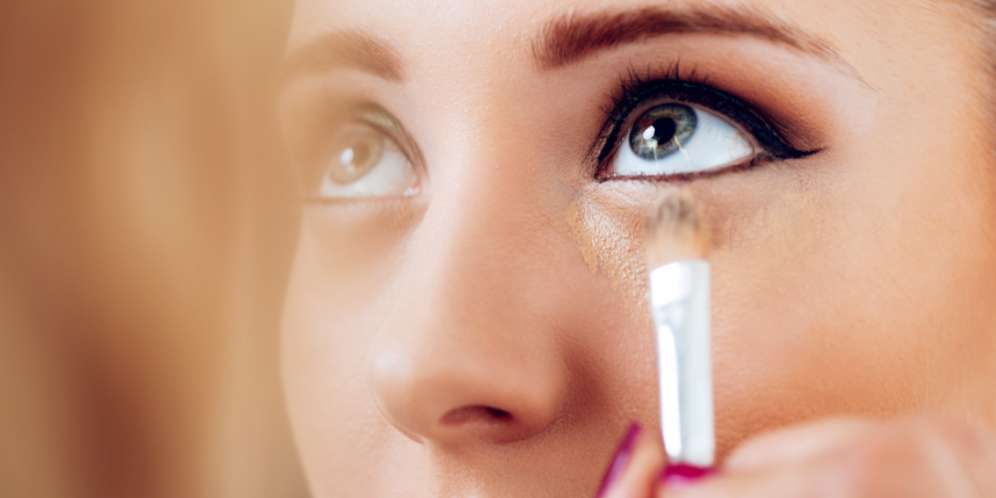 5 Cara Memakai Concealer Agar Terlihat Natural dan Sempurna
