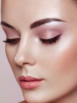 Tutorial Mudah Membuat 'Wet Look' dengan Highlighter