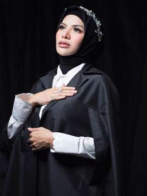 Unggah Foto Pria Bule, Nikita Mirzani Jadi Sorotan Warganet