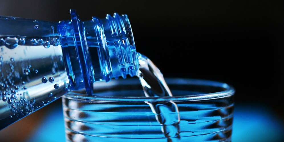 Minum Air Hangat Saat Perut Kosong, Rasakan Khasiatnya