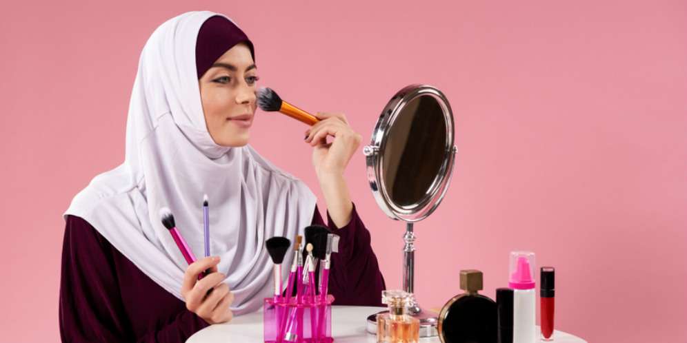 Pertegas Tulang Pipi dengan Teknik Contour Makeup