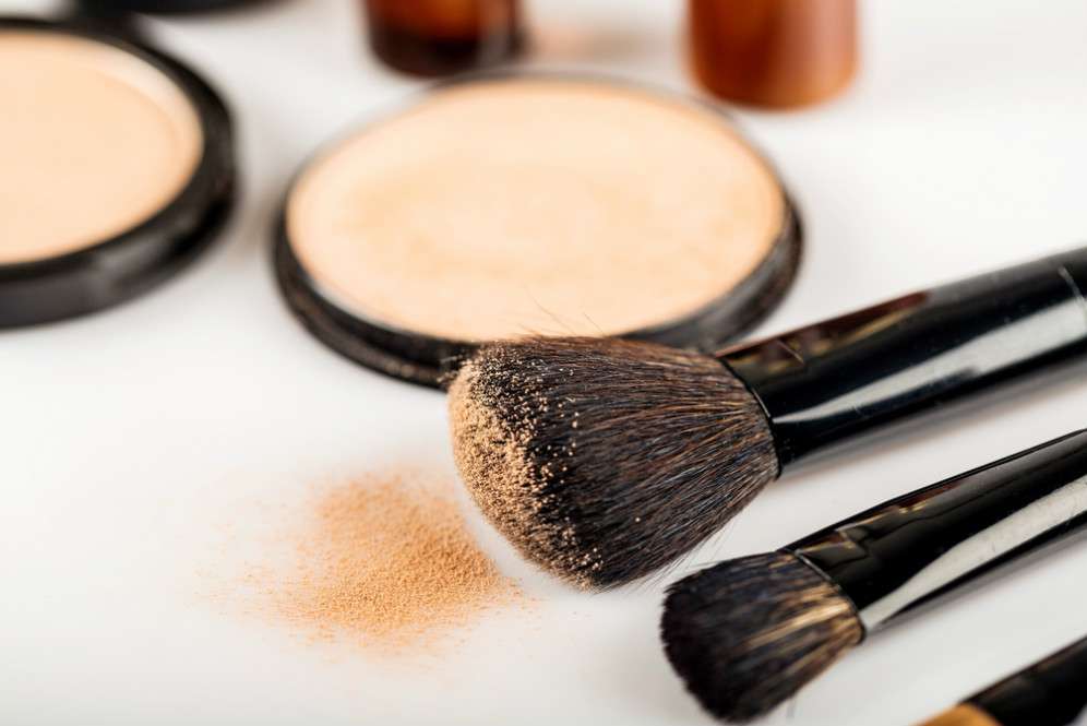5 Rekomendasi Compact Powder untuk Kulit Berminyak