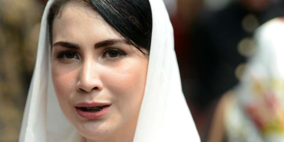 Tangis Arumi Bachsin Pecah Melepas Kepergian Sang Ayah
