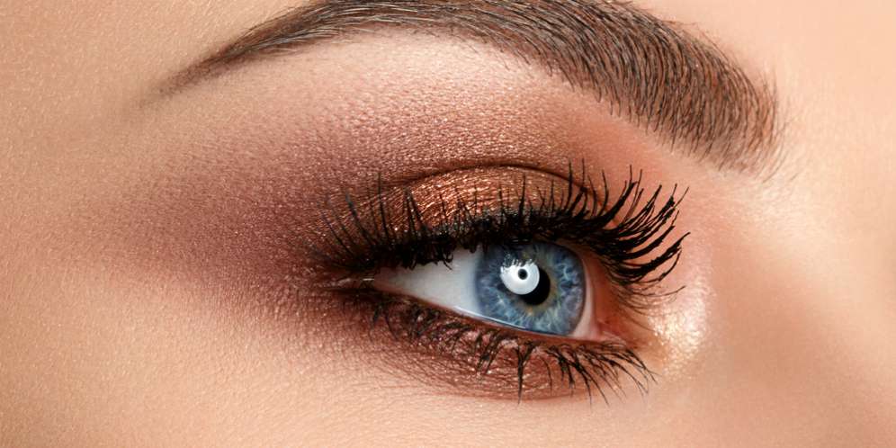 Tren Riasan Mata & Alis Pakai Glitter untuk Pengantin Tren Riasan Mata & Alis Pakai Glitter untuk Pengantin