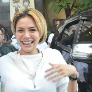 Lepas Hijab, Nikita Mirzani Tak Mau Disandingkan dengan Rina Nose