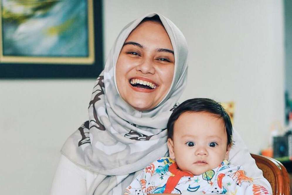 Cara Zee Zee Shahab Turunkan 8 Kg Usai Melahirkan