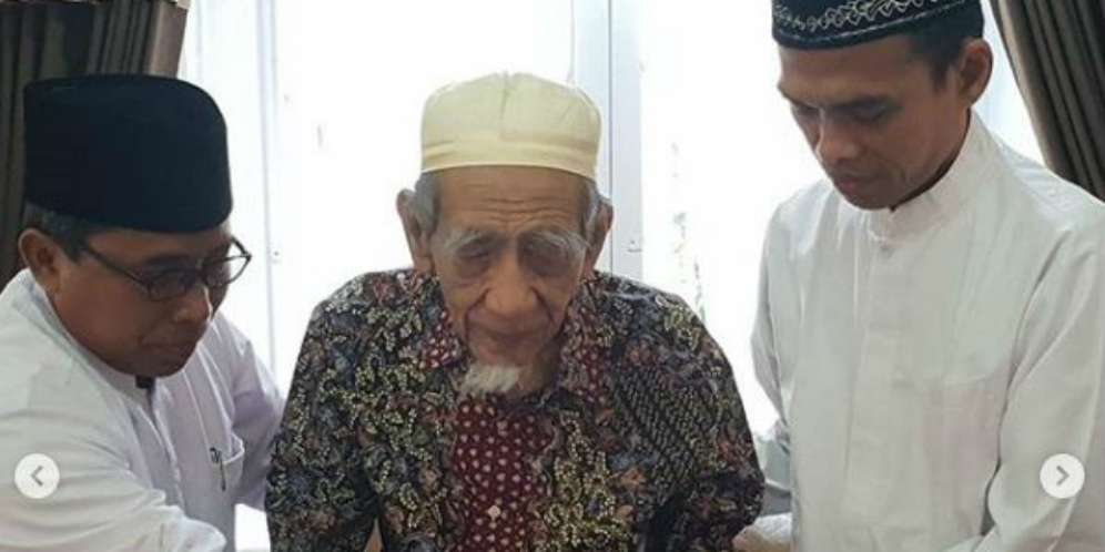 Kagumnya Ustaz Abdul Somad Saat Sowan ke Kiai Maimoen Zubair