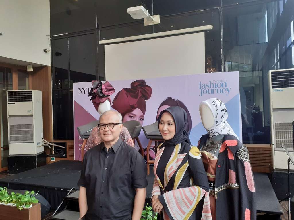 Dian Pelangi & Itang Yunasz