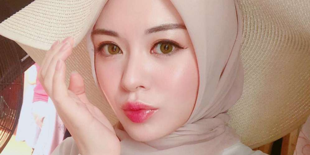 Berpose ala Marilyn Monroe, Ayana Moon Tuai Pujian