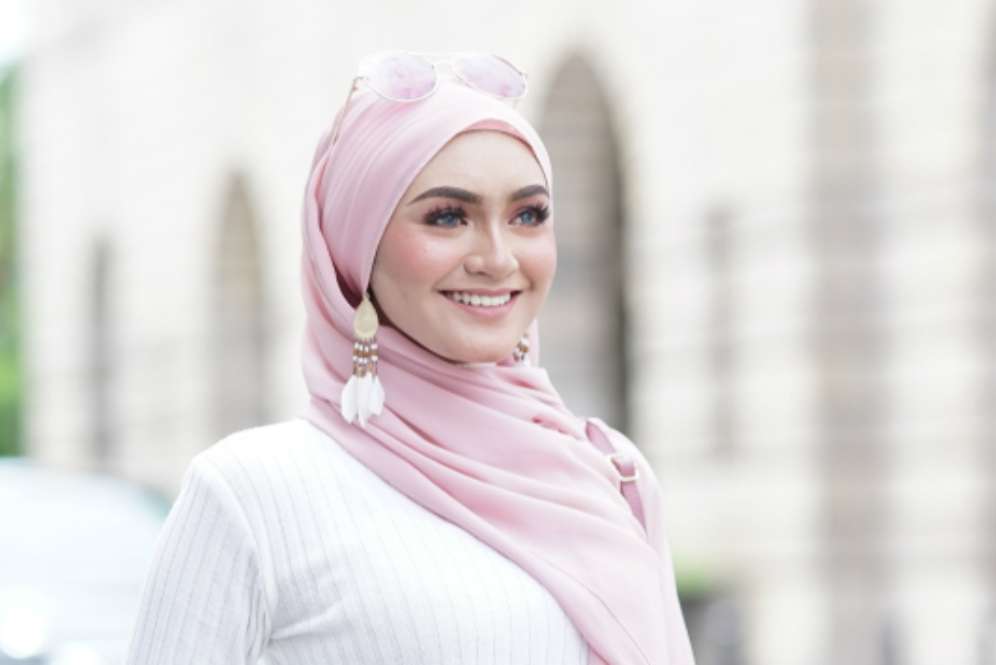 Trik Agar Rambut Bebas Lepek Ketika Berhijab