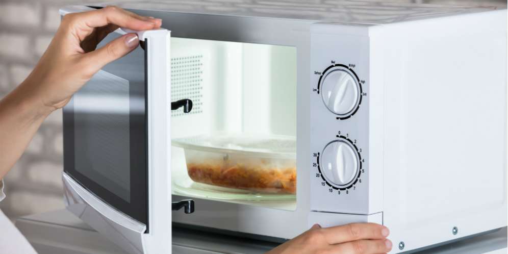 Daftar Makanan yang Tak Boleh Dihangatkan di Microwave