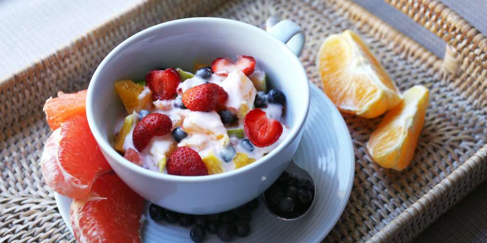 Salad Buah Saus Yogurt untuk Penuhi Kebutuhan Serat Tubuh