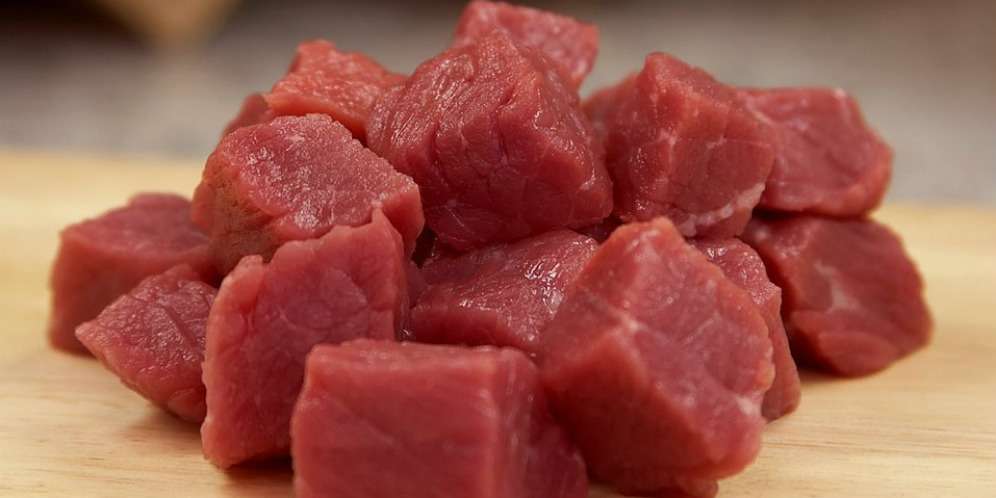 Pastikan Menyimpan Daging Mentah dengan Aman di Lemari Es