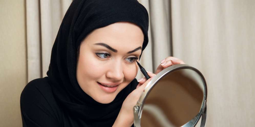 Tips Pakai Eyeshadow pada Bentuk Mata yang Dalam