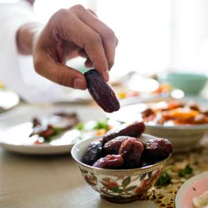 Kiat Menjaga Kadar Gula Darah Saat Buka Puasa