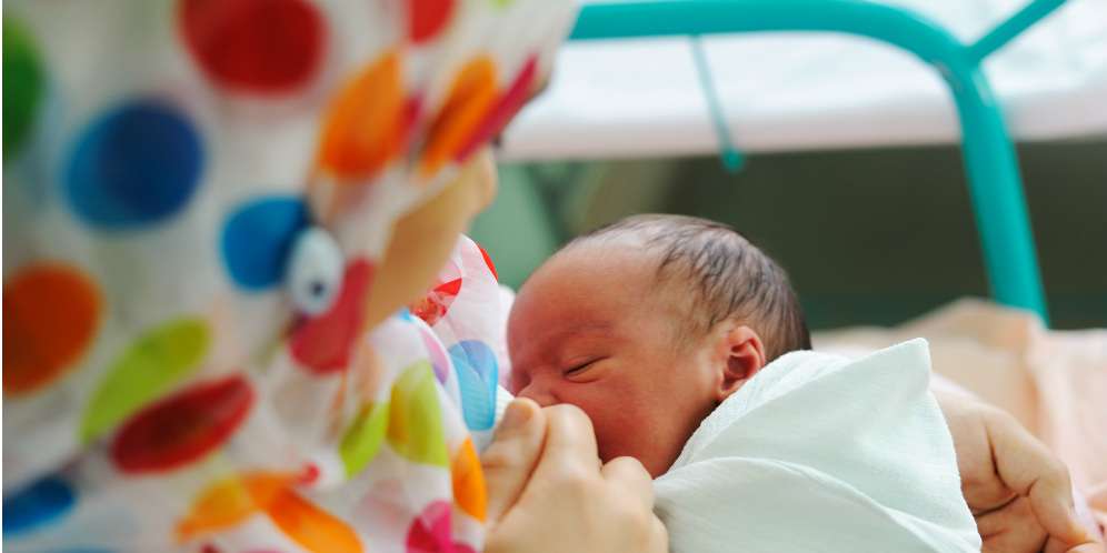 Pastikan Ibu Menyusui Tetap Fit Saat Puasa