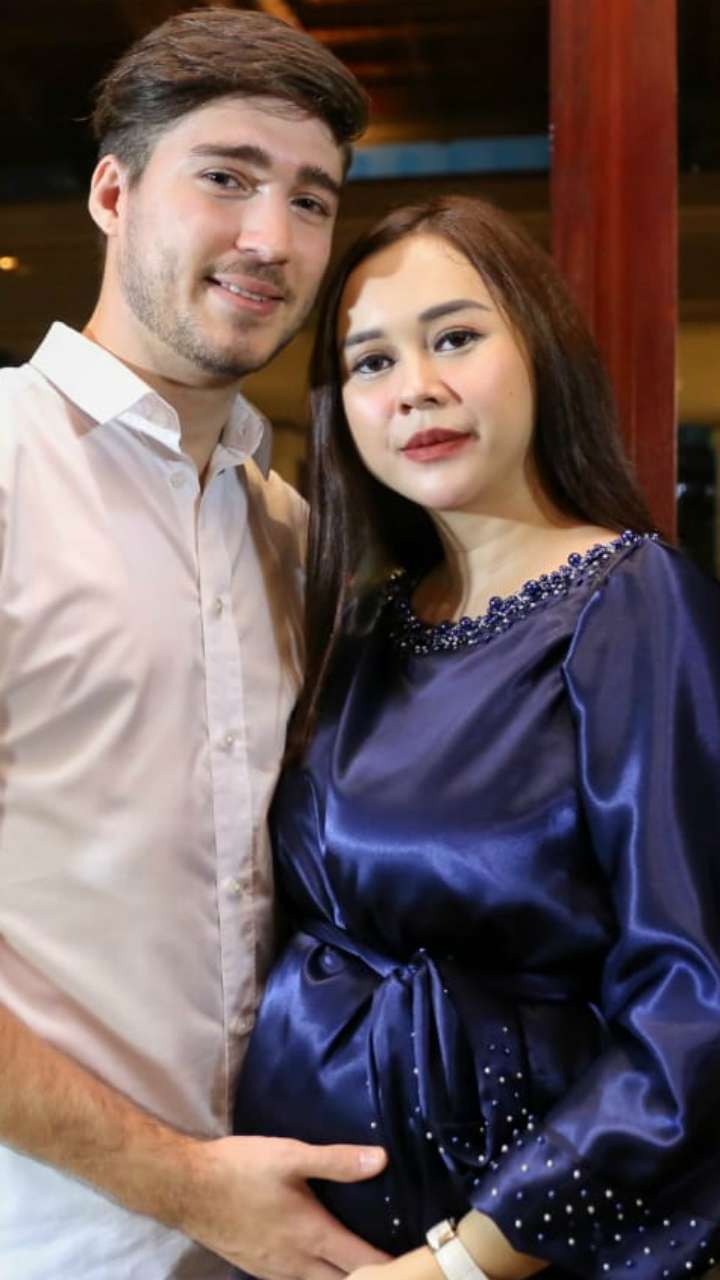 Cerita Aura Kasih Jalani Puasa Bersama Suami Mualaf