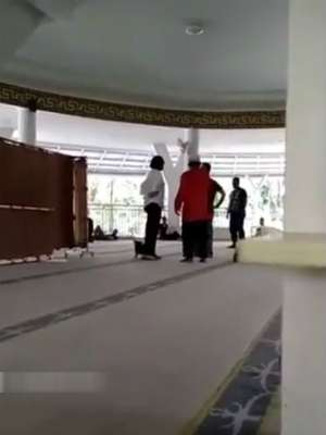 DMI Minta Kasus Wanita Bawa Anjing ke Masjid Ditangani Transparan