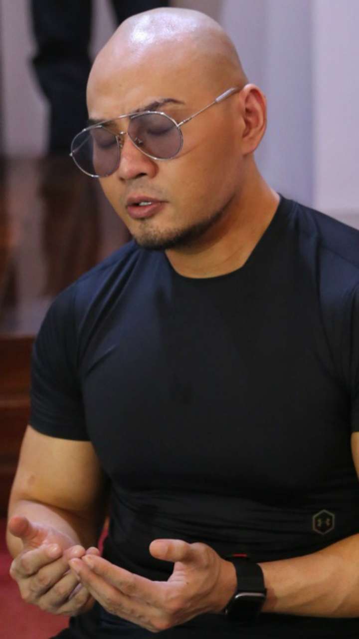 Deddy Corbuzier Tanggapi Video Wanita Bawa Anjing Ke Masjid