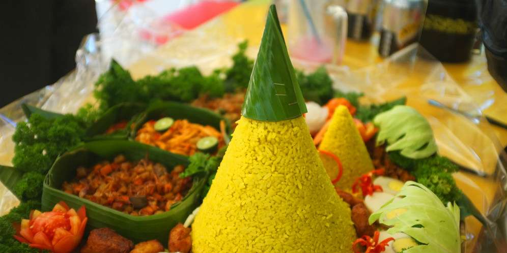 Menguak Falsafah Budaya Tumpeng yang Harusnya Tidak Dipotong