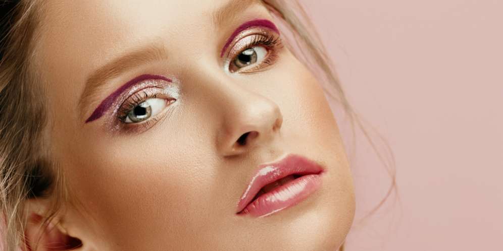 Trik Membuat Riasan Glitter Eyeshadow Anti Menor