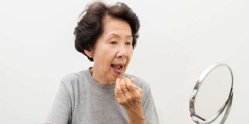 4 Tips Kecantikan yang Aman untuk Lansia