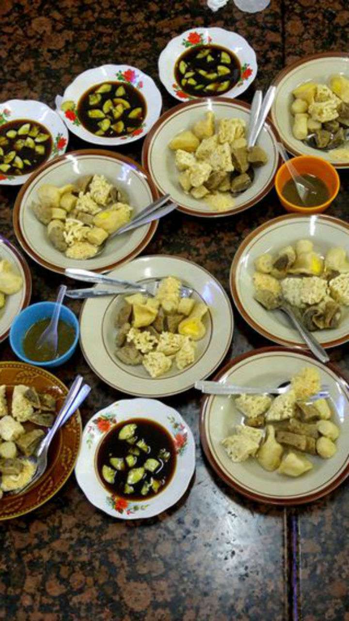 5 Pempek di Jakarta yang Terkenal dengan Rasa Legitnya 5 Pempek di Jakarta yang Terkenal dengan Rasa Legitnya