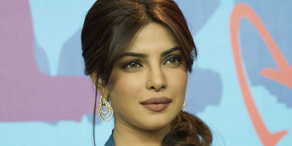 Tutorial Makeup Mata Priyanka Chopra Saat Menghadiri Beautycon Tutorial Makeup Mata Priyanka Chopra Saat Menghadiri Beautycon